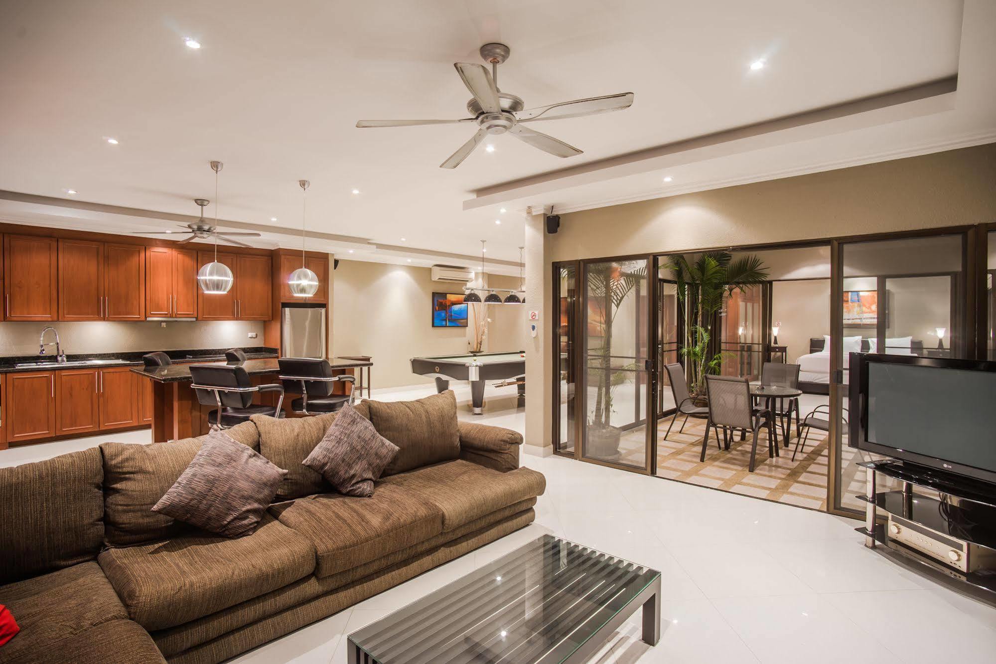 Villa Avoca Pool